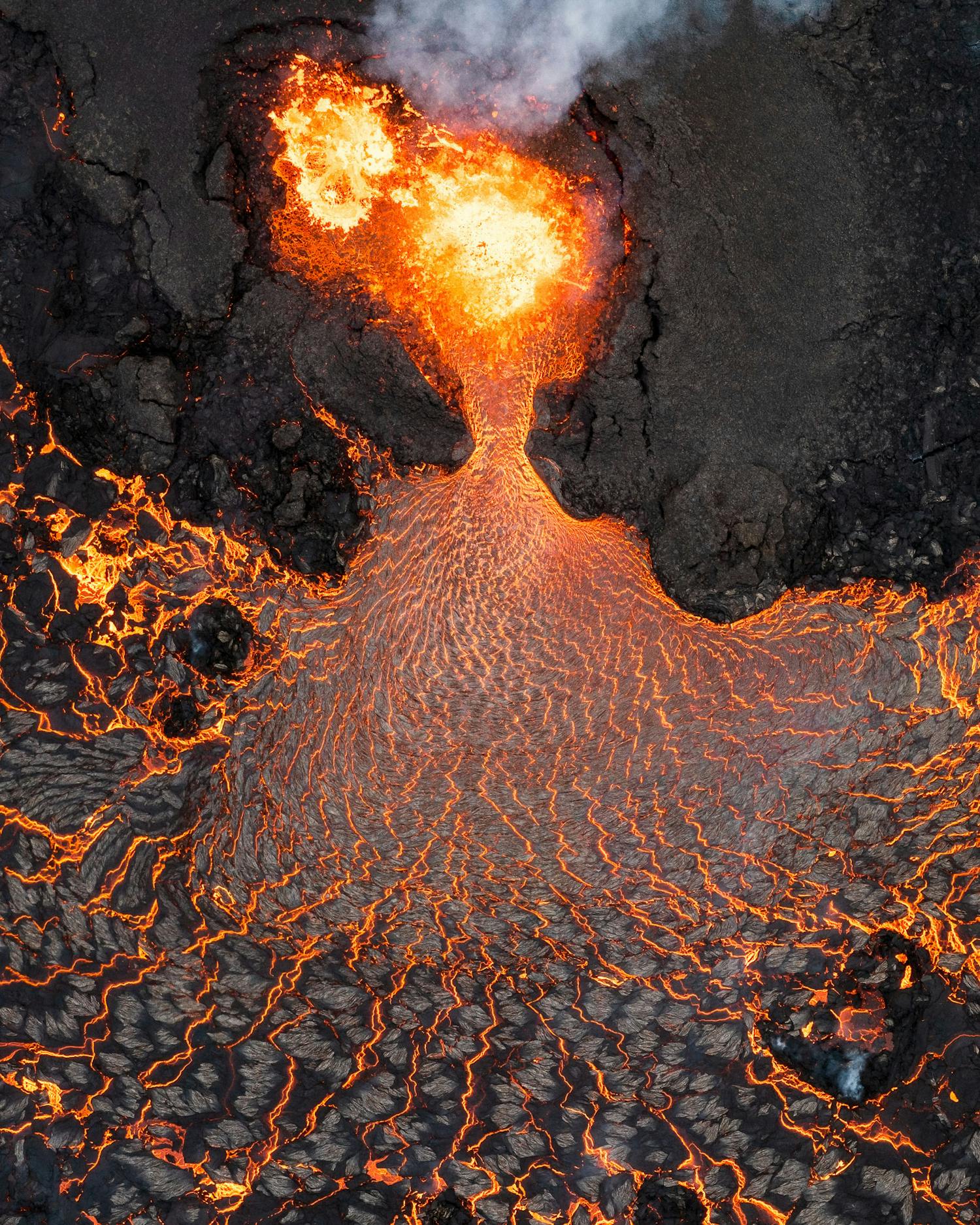volcano aerial drone iceland landscape photography lava flow epic mads peter iversen 3 Laavaa Fagradalsfjall-tulivuorella